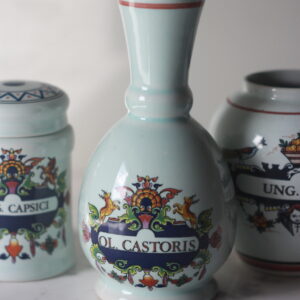 Tre keramiske apotekglass